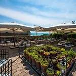 Hotel Echo