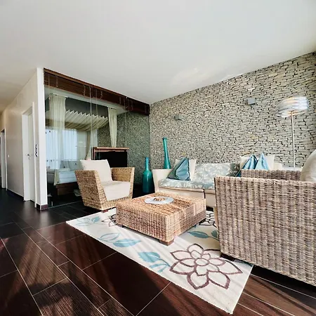 Hotel Echo 3*