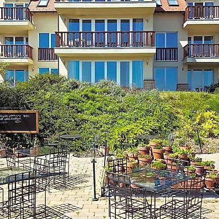 Hotel Echo