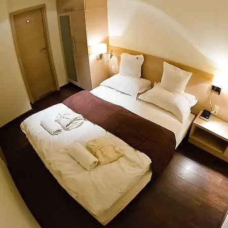 Hotel Echo 3*